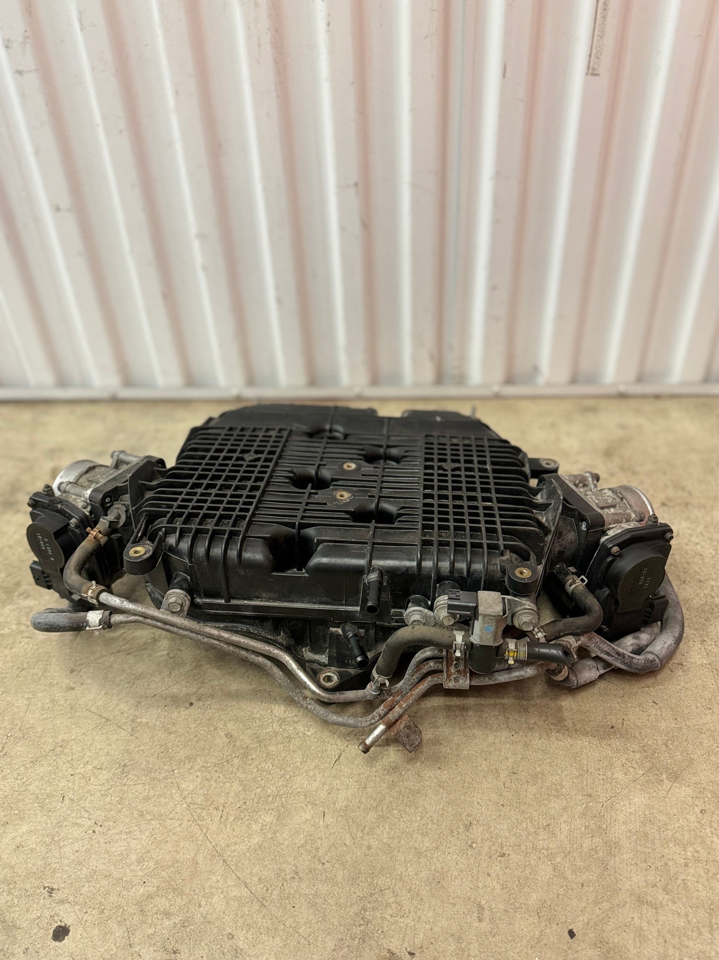 08-13 Infiniti G37 09-20 Nissan 370z Intake Manifold W/ 2x Throttle Bodies OEM Low miles