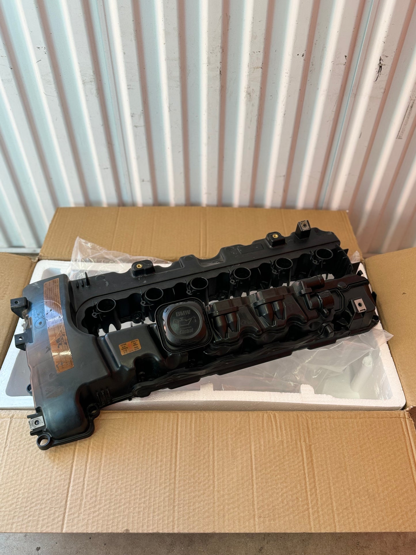 Engine Valve Cover With Oil CapFor BMW 135i 335i 535i 740i N54 Z4 X6 11127565284